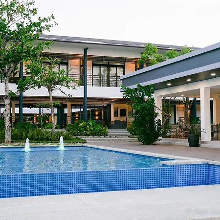 Huni Sicogon Hotel Carles Bagian luar foto
