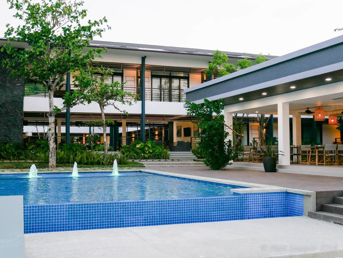 Huni Sicogon Hotel Carles Bagian luar foto
