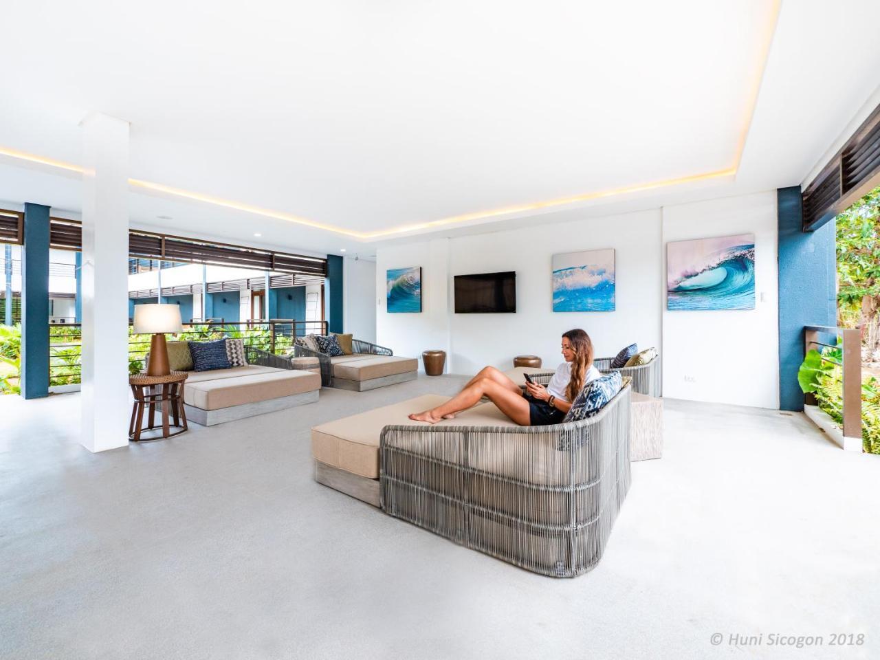Huni Sicogon Hotel Carles Bagian luar foto