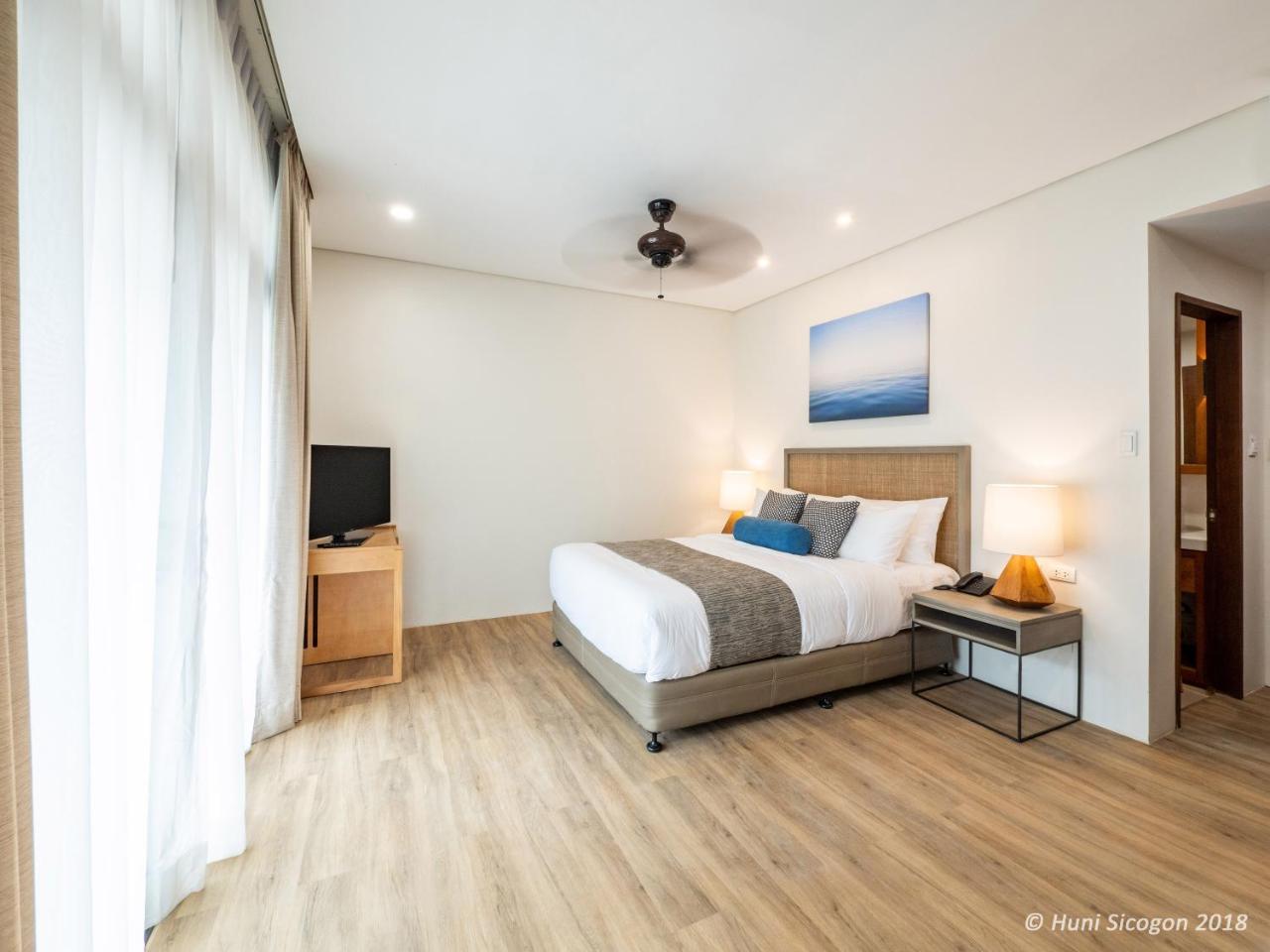 Huni Sicogon Hotel Carles Bagian luar foto