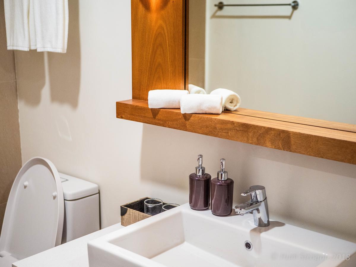 Huni Sicogon Hotel Carles Bagian luar foto