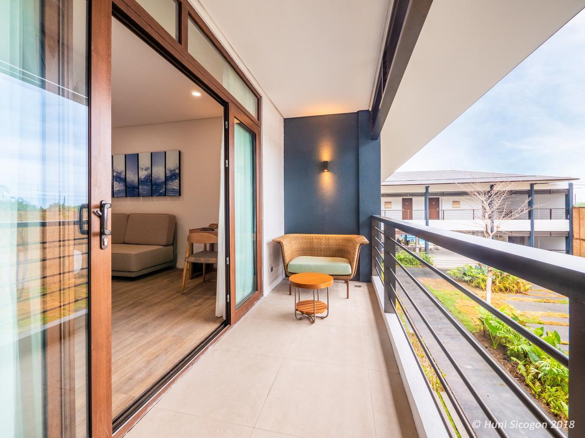 Huni Sicogon Hotel Carles Bagian luar foto